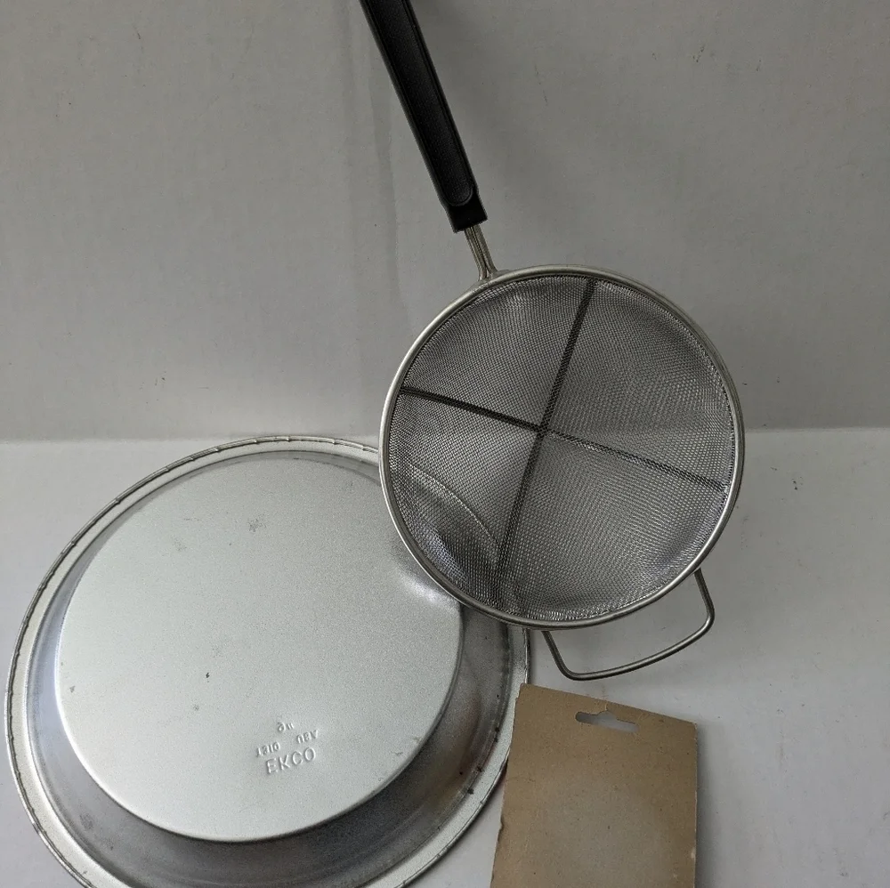 Vintage EKCO pie pan and sifter. 